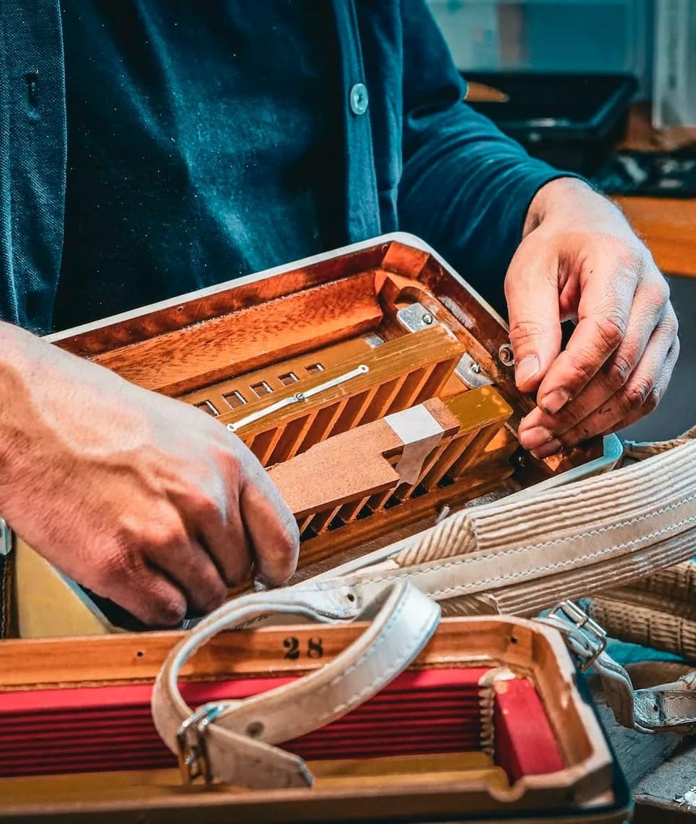 ABOUT US - Saltarelle